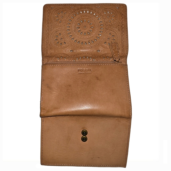 Ladies Embossed Leather Tri-Fold Wallet with ID Flap by Fossil - Picture 10 of 12